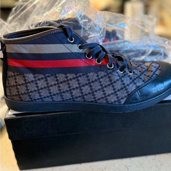 Gucci’s Stylish Men's High-Top Sneakers - Picture 1 of 11